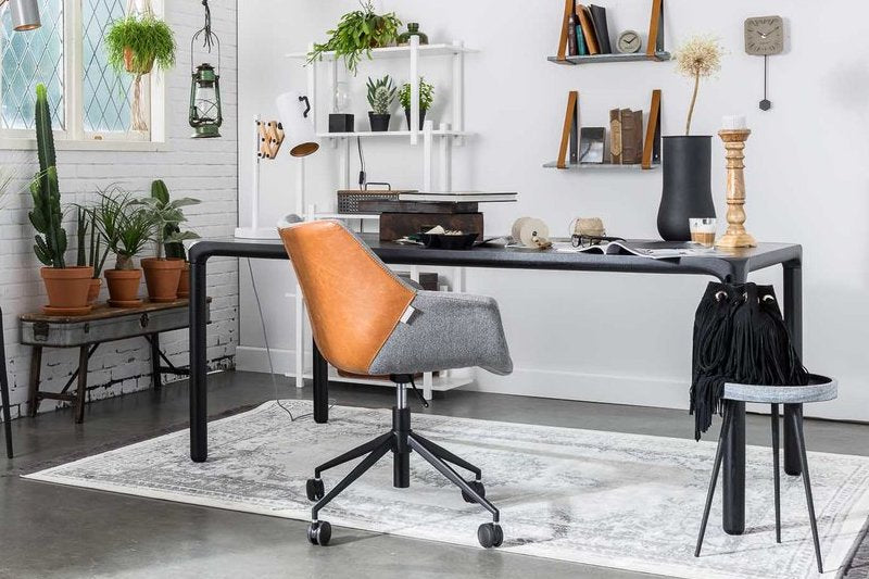 thuiswerkplek-bureau-zwart-hout