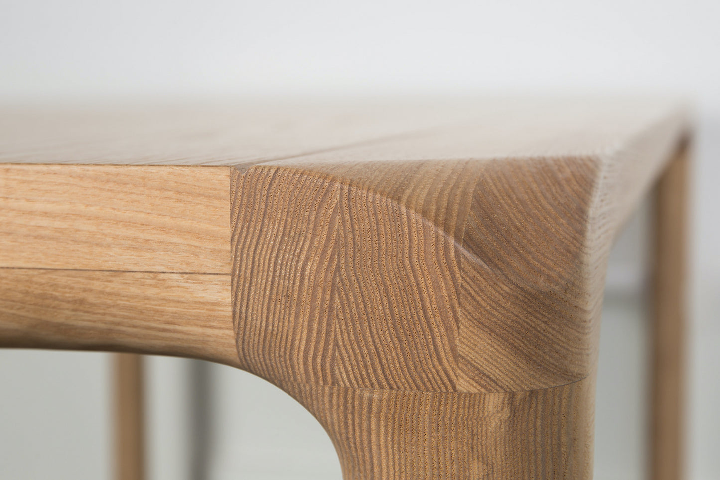 zuiver-storm-tafel