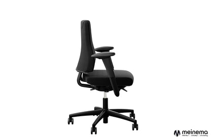 Axia 2.3 bureaustoel in moderne kantooromgeving – compact, comfortabel en functioneel