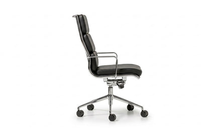 Quinti Season comfort stoel met zwart lederen bekleding