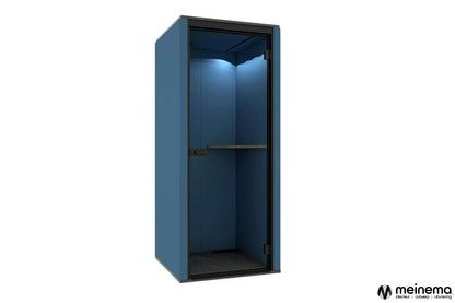 Stiltewerkplek met geïntegreerde verlichting en ventilatie voor comfortabel solo-werken