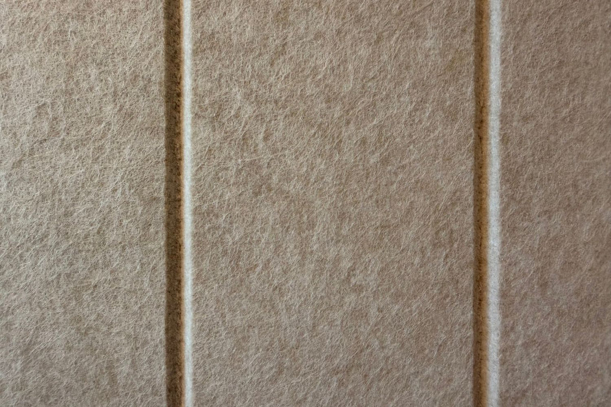 Petfelt panelen voor een betere akoestische demping, met v groef patroon.